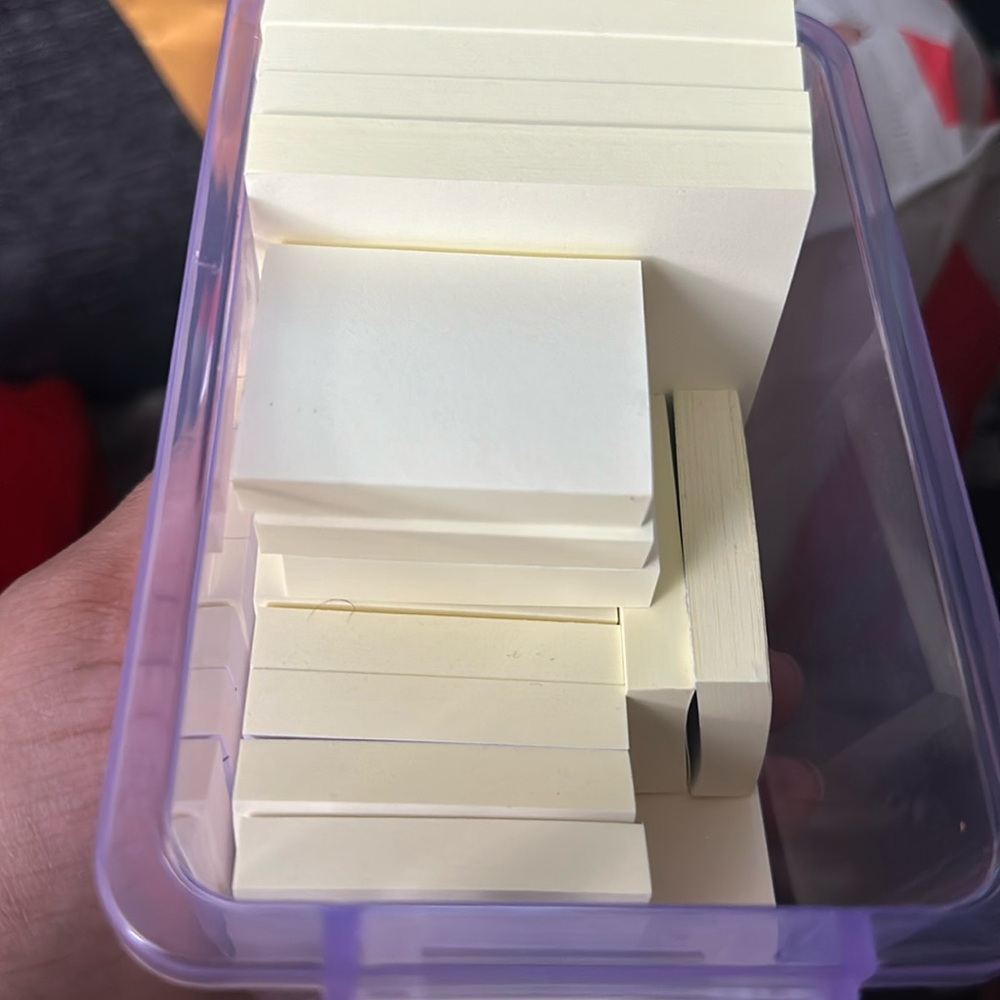 Sticky Notes 5 regulate square,1 large rectangles, 13 mini stickies w/container